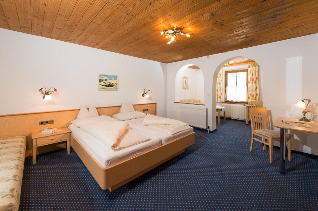 Gasthaus & Pension Alphorn Lech am Arlberg Zimmer foto